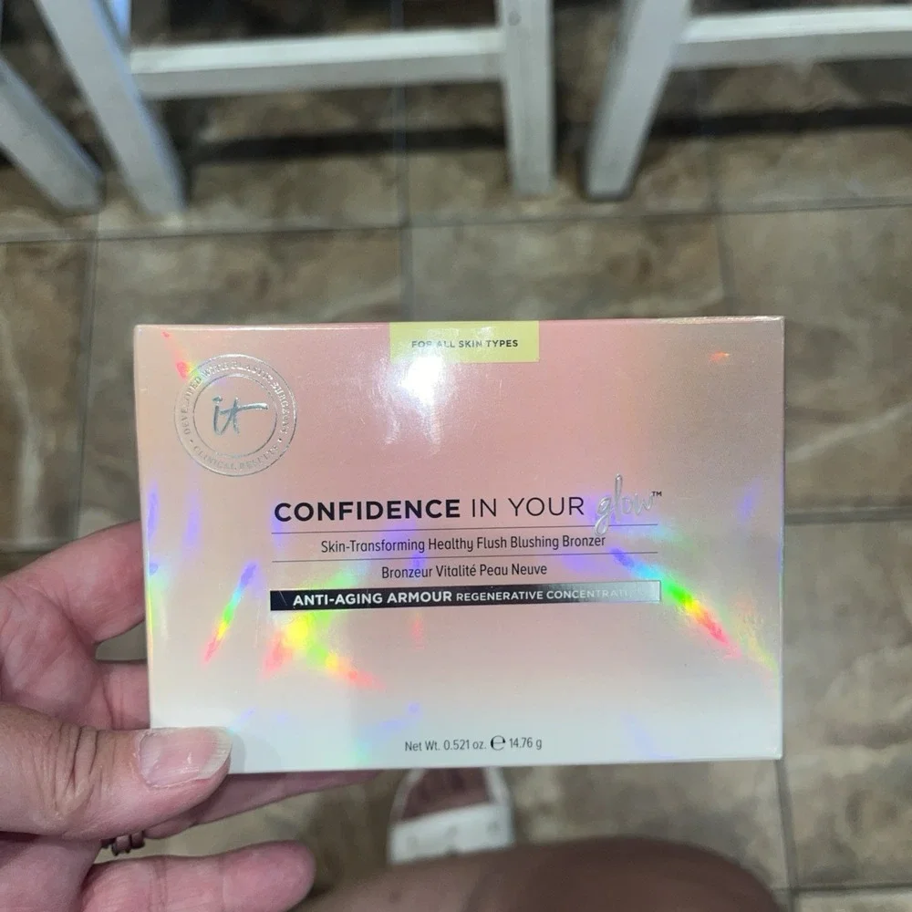 it Cosmetics CONFIDENCE IN YOUR glow (Instant nude Glow) Flush Blushing Bronzer